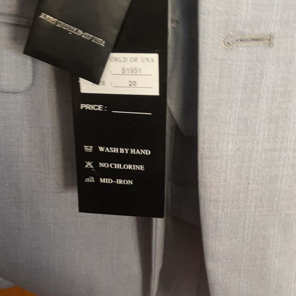 Suit - Picture 3 of 12